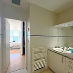 Front Bassin, Acces Privee, Piscine