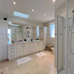Front Bassin, Acces Privee, Piscine