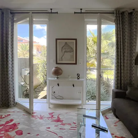 Villa La Cissia , Sur La *