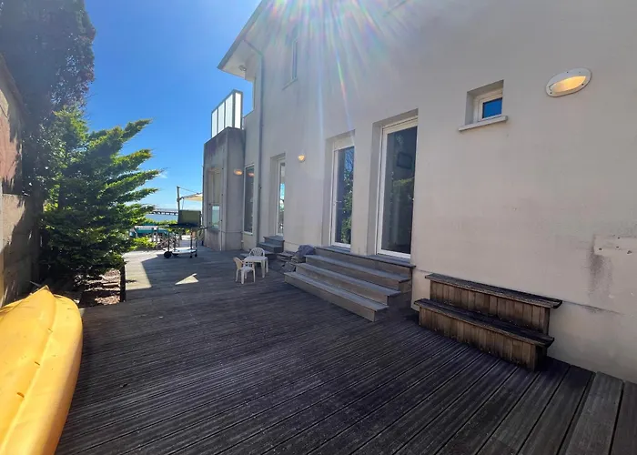 Front Bassin, Acces Privee, Piscine