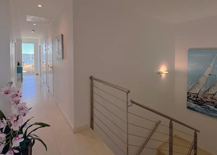 Front Bassin, Acces Privee, Piscine