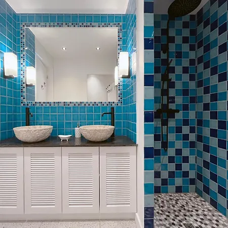 Front Bassin, Accès Privée, Piscine *